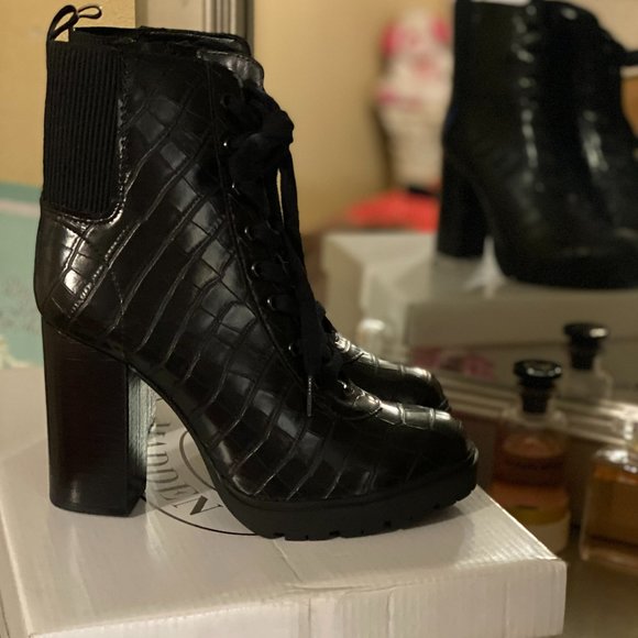 Womans Lace up boots - Picture 1 of 2